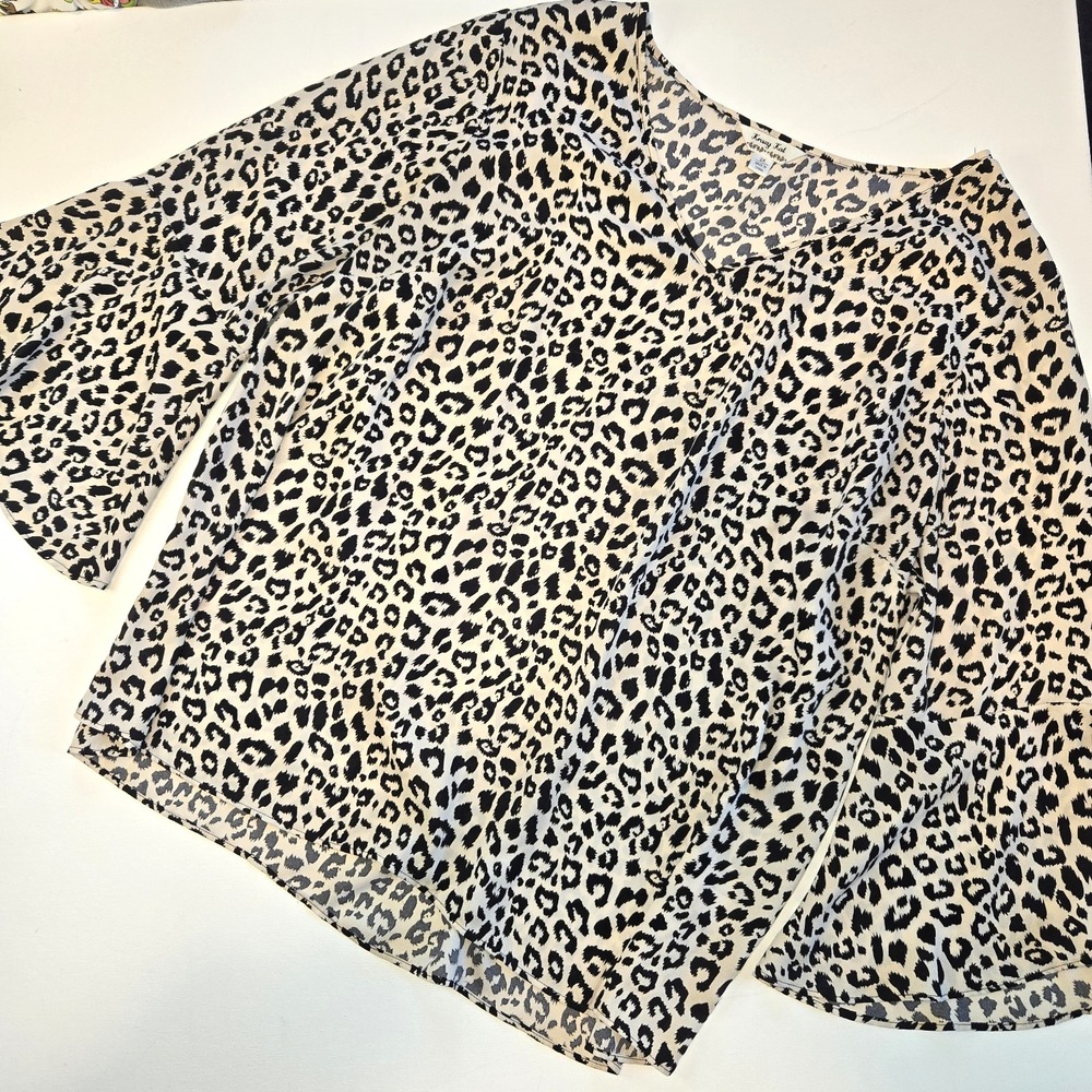 Krazy Kat Leopard Print V-Neck Bell Sleeves Lightweight Top Blouse Women's 2X